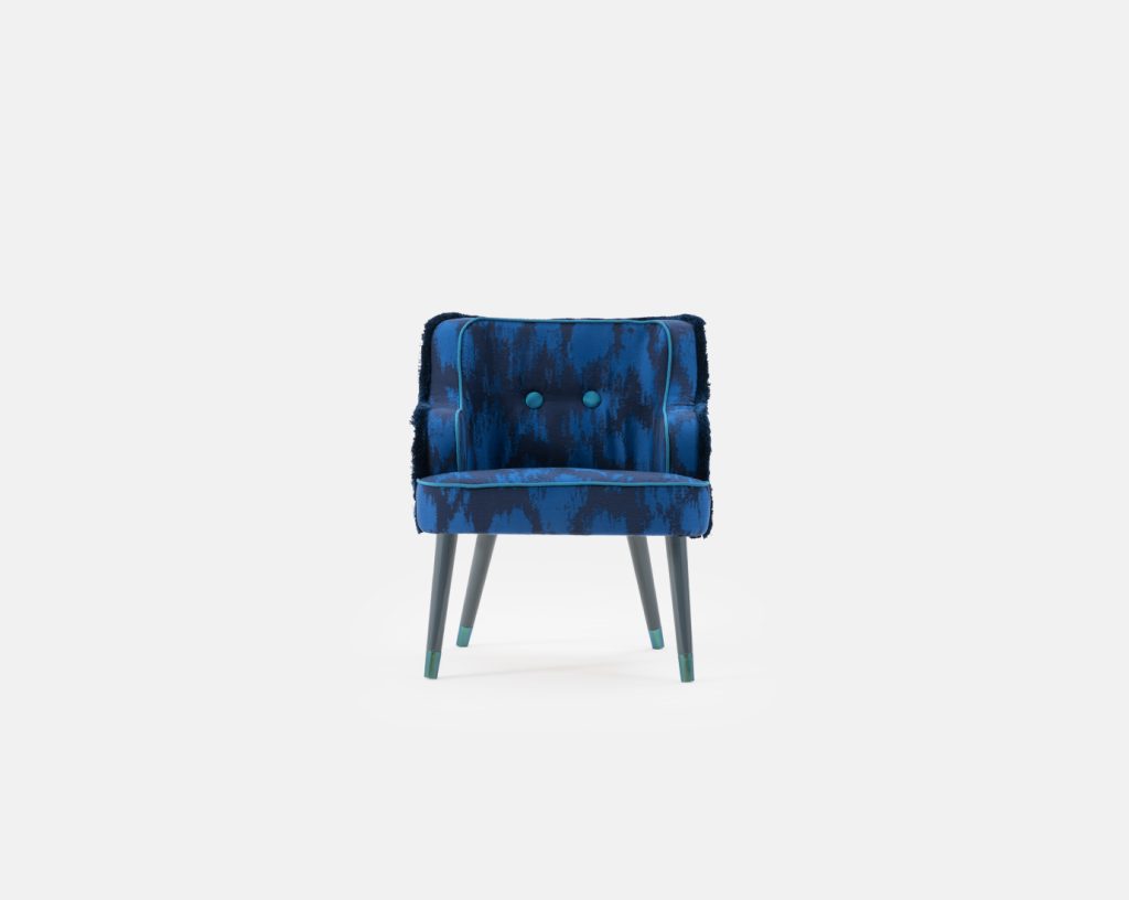 Azul chair with botton
