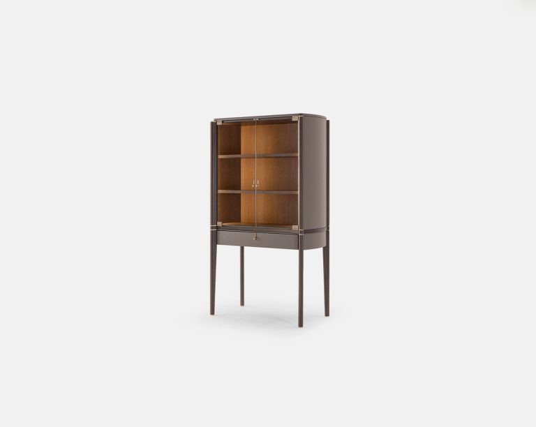 Pinnacle Vitrine